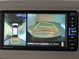 パノラミックビューモニター付きです。車両を上から見たような映像をモニター画面に表示。運転席からの目視では見にくい、車両周辺の状況をリアルタイムでしっかり確認できます。