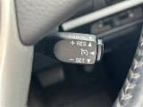 高速道路で便利な【クルーズコントロール】も装着済み。アクセルを離しても一定速度で走行ができる装備です。加速減速もスイッチ操作でOKです。