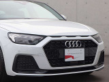 ●Audiが最初に採用したLEDポジショニングランプ。シャープなラインで昼間でも点けていたいと思うほど上品でオシャレです。夜間走行時はさらに目立ちます!