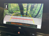【バックカメラ】駐車時に後方がリアルタイム映像で確認できます。大型商業施設や立体駐車場での駐車時や、夜間のバック時に大活躍!運転スキルに関わらず、今や必須となった装備のひとつです!