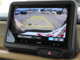 バックカメラ搭載で後方時に車体後ろが確認出来て安心です。運転の苦手な方やたまに乗る方でも安心して車庫入れが出来ます。
