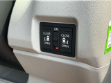 両側電動スライドドア装備!運転席よりボタン一つで開閉可能です。