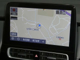 【10インチ純正ナビ】純正ナビを装備。タッチパネル式で使いやすく、詳細地図により目的地をピンポイントで設定できます。初めての道でも迷いにくく、ロングドライブも快適ですよ♪