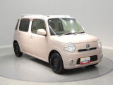 【キュートなフロント】丸いヘッドライトが特徴的な愛嬌のあるお顔です。運転席からの見切りも良く、毎日のドライブの気分をさらに盛り上げてくれるスタイルです。