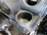 ドリンクホルダー付きです。