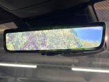 【デジタルインナーミラー】後席の大きな荷物や同乗者で後方が確認しづらい時でも安心!カメラが撮影した車両後方の映像をルームミラー内に表示。クリアな視界で状況の確認が可能です!