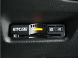 ◆ETC2.0装着◆進化したドライブ体験。料金収受システムだけだったETCが生まれ変わって、高速道路を賢く使うETC2.0に進化しました。多彩な情報サービスが便利で快適なドライブ体験を提供します。