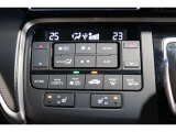 運転席と助手席の温度設定の変更が可能な左右独立タイプのデュアルエアコンです♪♪♪暑がりな人・寒がりな人も誰もが車内を快適にお過ごしいただけます♪♪♪
