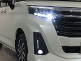 高輝度で点灯速度が速く、しかも消費電力の少ないLEDヘッドライトが装備されています!LEDの明るい光が走行中の視界の確保をサポートして、夜のドライブがより楽しく安全に運転できます♪