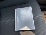 取り扱い説明書、保証書そろっています。おクルマの点検整備や保証内容がきちんと記録されているから安心です。