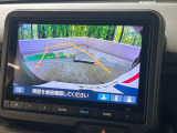 【バックカメラ】駐車時に後方がリアルタイム映像で確認できます。大型商業施設や立体駐車場での駐車時や、夜間のバック時に大活躍!運転スキルに関わらず、今や必須となった装備のひとつです!