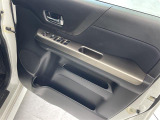 【パワーウインドウ】運転席のスイッチで、各席の窓ガラスの開閉ができます!あると便利ですよね!