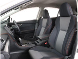 長時間の運転も疲れにくいフロントシート!体をしっかり支えてくれて運転がしやすい形状です!!