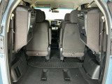 いろいろな使い方ができる広くて使い勝手のいい荷室。※一部、角度調整などができない車種もございます