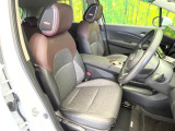 運転席シート廻りは使用感も少なく、良好な状態となっています。前オーナー様が丁寧に使っていたことがよくわかりますね。