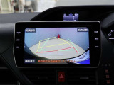 バックガイドモニターで、後方を確認しながら安心して駐車することができます。運転初心者も熟練者も必須の機能ですよ!