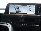 パノラミックビューモニター装備!サイドビュー・車両に取り付けたフロント、サイド、バックカメラの映像を合成して画面上に表示させることで、低速時の運転を補助する装置です。
