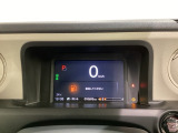 デジタル表示のスピードメーターとタコメーター、燃費やオドメーターなどの表示の他に、ホンダセンシング機能などの表示もできる多機能なマルチインフォメーション・ディスプレイです。