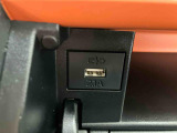 3.「認定中古車カルテ」は、走行距離や修復歴に加えてキズ・凹みの有無・状態や消耗品の交換、過去の整備状況がわかります。