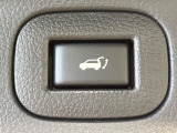 【パワーバックドア】スマートキーや運転席のボタンを押すだけでリアゲートが自動で開閉します!荷物を持っている時や、高い位置にあるバックドアを閉める際に便利な機能です♪
