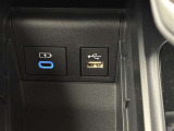 こちらのクルマはUSB接続コネクタも装備されています♪