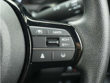 ◆アダプティブクルーズコントロール◆予め設定した車速内でクルマが自動的に加減速。前走車との適切な車間距離を維持しながら追従走行します。【LKAS】車線維持支援システムでステアリング操作を支援。