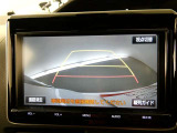 バックガイドモニターで、後方を確認しながら安心して駐車することができます。運転初心者も熟練者も必須の機能ですよ!