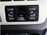 両側パワースライドドア付きだから、狭い駐車スペースなどでの 乗り降りラクラク!小さなお子さまのいるご家庭には嬉しい装備。