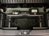 とっても便利な荷室下には大きな隠れ収納がございます。