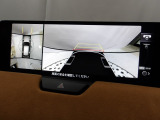 狭い場所での駐車やすれ違いなどでより的確な運転操作に役立つ360&deg;ビューモニターが装備されています。