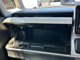 【グローブボックス】大容量のグローブボックスです!!車検証ケース他、日頃使う小物類の収納スペースもたくさんあります!