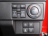 電動パーキングブレーキ&オートブレーキホールド機能付。「HOLD」スイッチを押しシステムONの状態にしておくことで信号待ちでブレーキを踏んで停車時ブレーキペダルから足を離してもブレーキを保持。楽です。