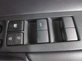 運転席側のパワーウィンドウスイッチです。全ての窓の開閉操作ができます。