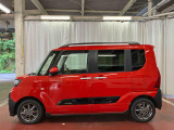 【スマートアシスト搭載車】 衝突回避支援ブレーキ機能(対車両・歩行者)、衝突警報機能(対車両・対歩行者)、誤発信抑制制御機能などの機能で安全な運転をサポートします