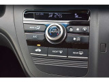 オートエアコンのお車ですので室内の温度をスムーズに調整してくれます♪