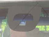 【シティブレーキアクティブシステム】低速走行中に前方の車両等を認識し、衝突しそうな時は警報とブレーキで衝突回避と被害軽減をアシスト。より安全にドライブをお楽しみいただけます。