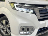【LEDヘッドライト】悪天候や夜間走行時も良好な視界を確保し安心して運転できる高輝度LEDヘッドライトを装備!点灯速度が早く、消費電力も抑えられています。