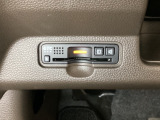 ハンドルの左下にETCがついています。高速道路の料金所の通過も楽々です。 カードの取り出しもしやすい場所についています。