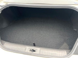 積み下ろしのしやすいデッキにはたっぷりと荷物を積み込んでいただけます。遊びから仕事まで、様々なシーンで頼れます♪