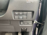 運転席側で、後席のスライドドアを開け閉めすることができます