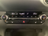 空調スイッチ類は最近流行のタッチパネル式ではなく、運転中でも直感的に操作できるダイヤル式を採用しております。