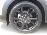 18インチ純正アルミホイールを装備。タイヤサイズは215/55R18となります。