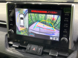 【パノラミックビューモニター】専用のカメラにより、上から見下ろしたような視点で360度クルマの周囲を確認することができます☆死角部分も確認しやすく、狭い場所での切り返しや駐車もスムーズに行えます。
