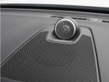 【Bowers&Wilkins】世界のオーディオファン垂涎のプレミアムサウンドシステムを搭載。コンサートホールのベストポジションに相当する音場空間を忠実に再現。乗る人すべてに驚きの音響体験を提供します