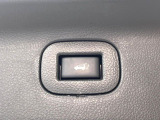 【パワーバックドア】スマートキーや運転席のボタンを押すだけでリアゲートが自動で開閉します!荷物を持っている時や、高い位置にあるバックドアを閉める際に便利な機能です♪