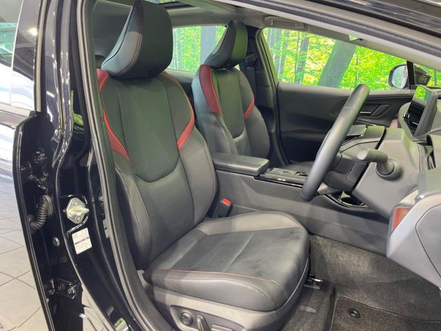 トヨタ プリウス 2.0 Z の中古車詳細 (12,374km, アティチュード