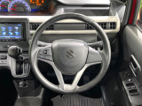 インテリアに合わせたデザインのステアリングは、運転される方のことも考え、運転しやすい形状、大きさです。是非一度、実際に触ってお確かめください。