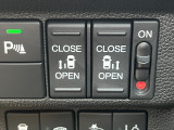 ★両側パワースライドドア★両側がパワースライドドアになっており、運転席のスイッチやキーレスエントリーでも開閉が可能です!開口部も広いので乗り降りも楽々、特に狭い場所やお子様の乗り降りに便利です。