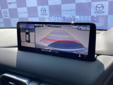 【マツダコネクト】  オーディオ操作、車両装備、ナビ案内など、統合的にモニターできる見やすいサイズのディスプレイです。