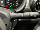 車外の明るさに応じでライトを点灯、消灯してくれるオートライト機能です☆お天気の良い昼間のトンネル走行などオートにしてると便利で安心です☆エンジン停止時にライトの消し忘れも無くなります☆